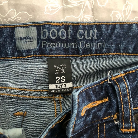 Boot Cut Dark Wash Jeana - Picture 2 of 4